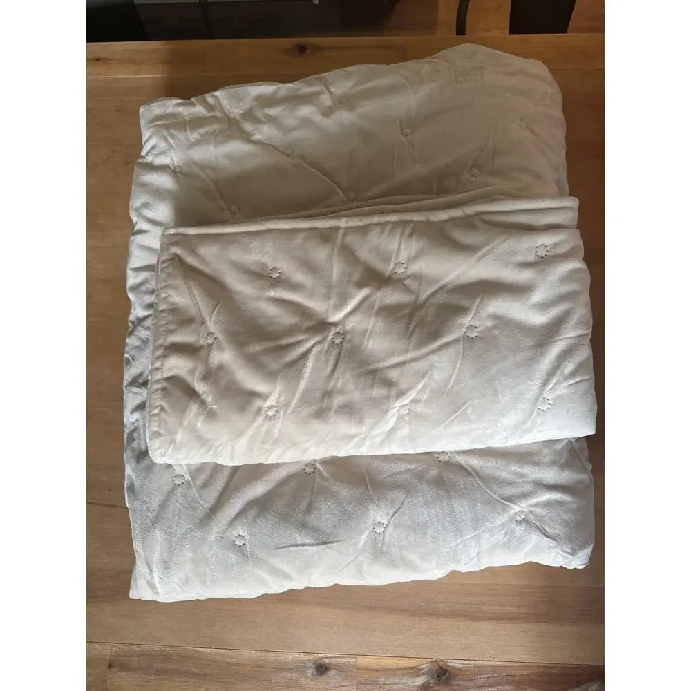 Bedsure Quilt and Sham set dotted Natural cream velvet feel King